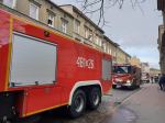 Pożar kamienicy w Prudniku. Ogień pojawił się na ostatnim piętrze