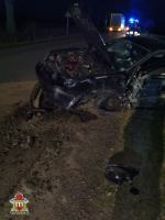 Niebezpieczny poranek w powiecie kluczborskim. Volkswagen zderzył się z autobusem