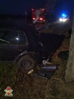 Niebezpieczny poranek w powiecie kluczborskim. Volkswagen zderzył się z autobusem