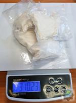 Pijany jechał całą szerokością jezdni. W garażu miał blisko pół kilograma narkotyków