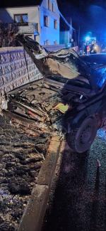 Nocna jazda zakończona na słupie. Niebezpieczne zdarzenie w gminie Strzeleczki