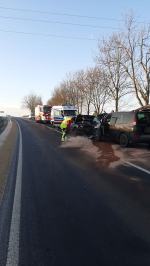 Czołowe zderzenie samochodów osobowych. Dwójka dzieci w szpitalu