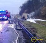 Akcja gaśnicza na A4. Spłonął samochód ciężarowy
