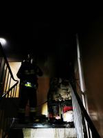 Nocna akcja gaśnicza w bloku mieszkalnym w Opolu. Płonęły krzesła