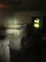 Pies cierpiał katusze. Trzymany był w oborze na łańcuchu