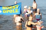 Opolscy uczniowie rozpoczęli ferie zimowe wspólnym wejściem do wody