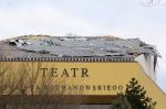 Porywisty wiatr uszkodził dach Teatru im. Jana Kochanowskiego w Opolu