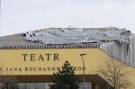 Porywisty wiatr uszkodził dach Teatru im. Jana Kochanowskiego w Opolu