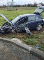 Samochód osobowy zderzył się z ciężarówką na DK45 w powiecie oleskim