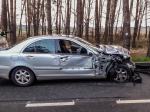 Zderzenie mercedesa i samochodu ciężarowego na trasie Opole-Brzeg