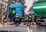 Zderzenie mercedesa i samochodu ciężarowego na trasie Opole-Brzeg