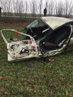 Groźny wypadek w powiecie namysłowskim. Auto rozpadło się na części