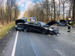 Wypadek w Jełowej. Zderzyły się trzy samochody osobowe 