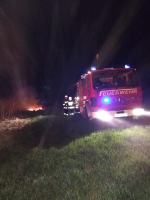 Strażacy gasili nocą pożar nieużytków. Służby apelują o rozwagę