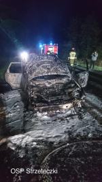 Samochód osobowy spłonął na drodze wojewódzkiej nr 414
