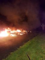 4 samochody i budynek gospodarczy spłonęły dziś w nocy w powiecie nyskim