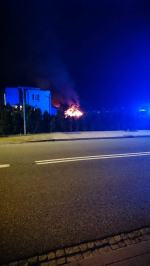 Wiata opałowa płonęła w Chrząstowicach, udało się uratować zabudowania