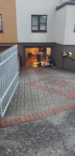 Strażacy wyjeżdżali do zalanych piwnic, wichura pozrywała też dachy