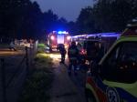 Wypadek na kamionce przy ulicy Luboszyckiej. Z wysokiej skarpy spadła kobieta