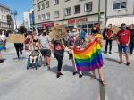 Młodzież LGBT manifestowała na Placu Wolności. "Jesteśmy ludźmi, nie ideologią"