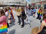 Młodzież LGBT manifestowała na Placu Wolności. "Jesteśmy ludźmi, nie ideologią"