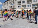 Młodzież LGBT manifestowała na Placu Wolności. "Jesteśmy ludźmi, nie ideologią"