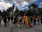 Młodzież LGBT manifestowała na Placu Wolności. "Jesteśmy ludźmi, nie ideologią"