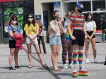 Młodzież LGBT manifestowała na Placu Wolności. "Jesteśmy ludźmi, nie ideologią"