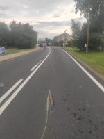 Ładunek z samochodu ciężarowego spadł na jezdnię. Zablokowana krajowa 