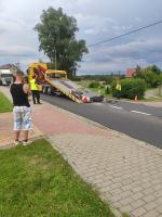 Ładunek z samochodu ciężarowego spadł na jezdnię. Zablokowana krajowa 