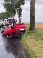 Samochód osobowy dachował w Straduni