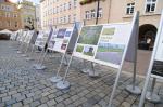 Pod opolskim Ratuszem stanęła plenerowa wystawa z okazji 30-lecia samorządu