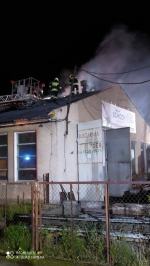 Pożar stolarni w Świerczach gasiło 8 zastępów straży pożarnej