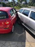 Zderzenie kilku osobówek na skrzyżowaniu Prószkowskiej i Kwoczka. 3 osoby w szpitalu