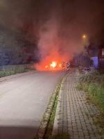 Samochód spłonął w Lewinie Brzeskim. Policja sprawdza czy doszło do podpalenia