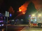 Pożar domu i salonu meblowego. W Solarni. W akcji 13 zastępów straży 