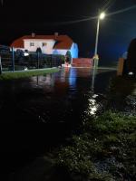 Woda zalała wiele posesji, trudna sytuacja powodziowa w województwie