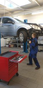 Policja przekazała samochody do Centrum Kształcenia Zawodowego w Opolu