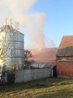 12 zastępów straży gasiło pożar chlewni w gminie Głogówek