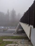 Nietypowe zdarzenie na A4. Samochód ciężarowy zatrzymał się na wiadukcie