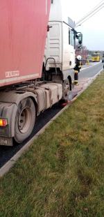 Kolizja w powiecie oleskim. Sprawca miał ponad 2,5 promila i sądowy zakaz jazdy