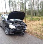 Samochód osobowy dachował na trasie w kierunku Zębowic 