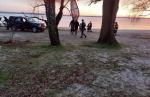 Mężczyzna uprawiał kitesurfing. Zawisł na drzewie w pobliżu jeziora w Turawie