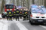 Wypadek na drodze Turawa-Marszałki. Samochód uderzył w drzewo
