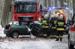 Wypadek na drodze Turawa-Marszałki. Samochód uderzył w drzewo