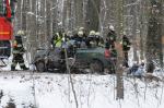 Wypadek na drodze Turawa-Marszałki. Samochód uderzył w drzewo