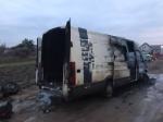 Właściciel chciał odśnieżyć auto. Bus stanął w płomieniach