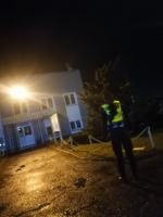 Mężczyzna skoczył z dachu biurowca. Strażacy zdążyli z pomocą