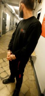 Zauważył swoją byłą dziewczynę w towarzystwie nowego partnera - pobił go gitarą