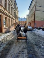 Karmią i ubierają bezdomnych, ale zasoby szybko się kończą